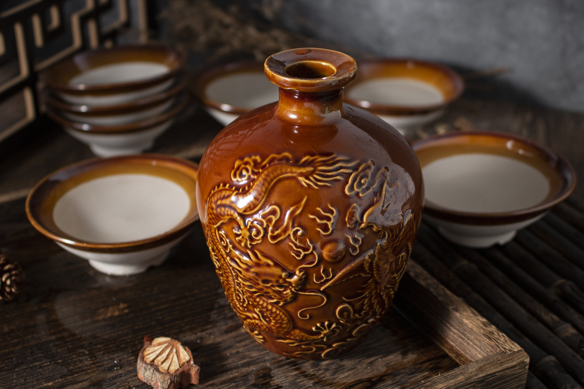 1720601972134000.jpg 千庫網(wǎng)_廚房里的一壺好酒美食攝影圖_攝影圖編號(hào)141102.jpg